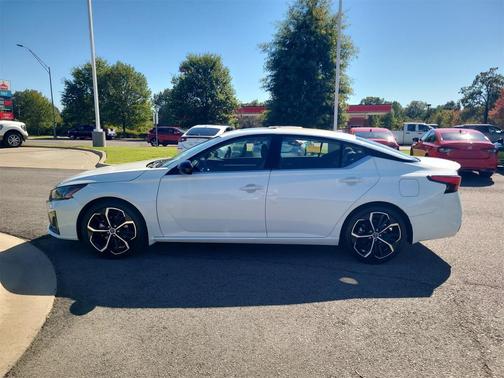 2023 Nissan Altima SR FWD