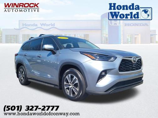 Moon Dust 2022 Toyota Highlander XLE