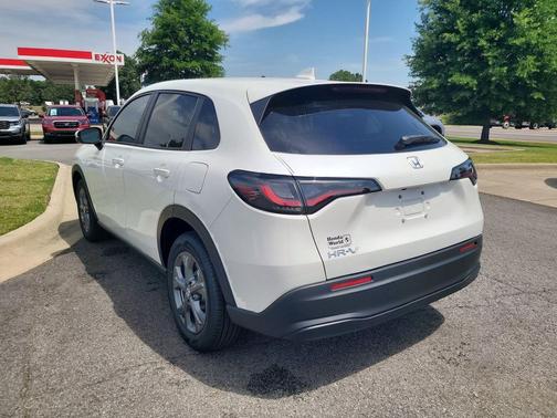 Platinum White Pearl 2027 Honda HR-V LX