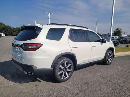 2025 Honda Pilot Touring 8-Passenger
