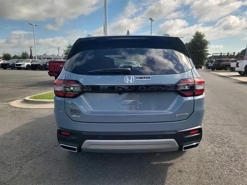2025 Honda Pilot Touring 8-Passenger