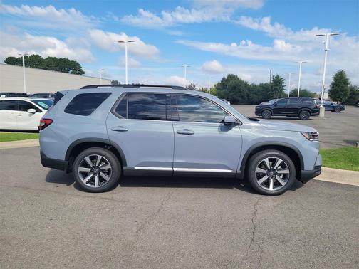 2025 Honda Pilot Touring 8-Passenger
