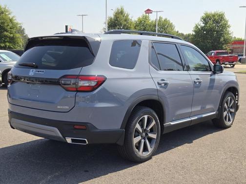 2025 Honda Pilot Touring 8-Passenger