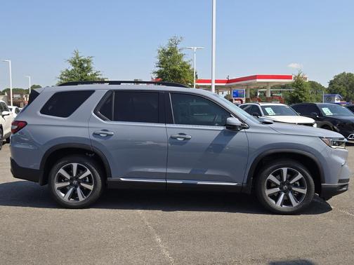 2025 Honda Pilot Touring 8-Passenger