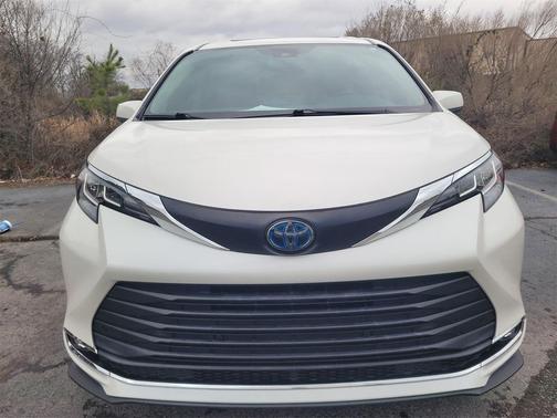 2021 Toyota Sienna XLE 8 Passenger