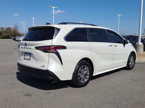 2021 Toyota Sienna XLE 8 Passenger