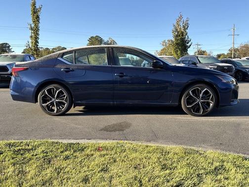 2023 Nissan Altima SR FWD