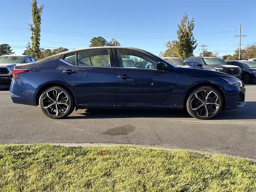 2023 Nissan Altima SR FWD