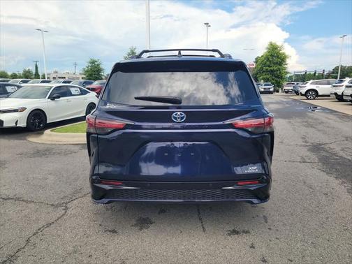 2023 Toyota Sienna XSE 7 Passenger