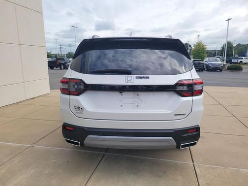 2025 Honda Pilot Touring 8-Passenger