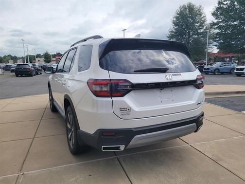 2025 Honda Pilot Touring 8-Passenger