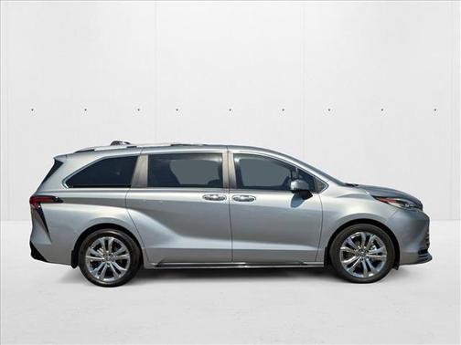 2023 Toyota Sienna Platinum 7 Passenger