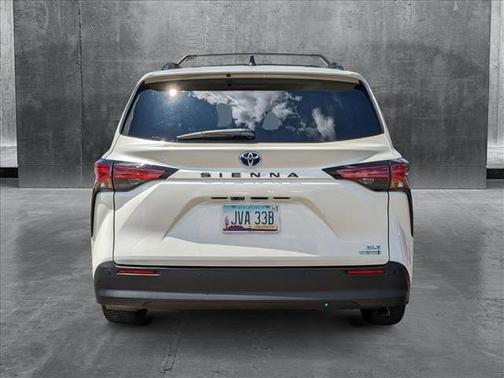 2021 Toyota Sienna XLE 8 Passenger