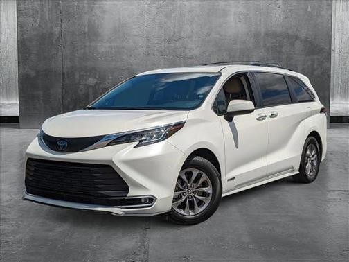 2021 Toyota Sienna XLE 8 Passenger