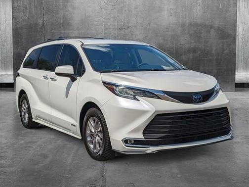 2021 Toyota Sienna XLE 8 Passenger