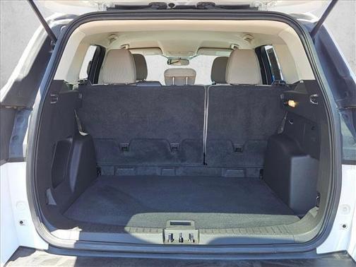White Platinum Metallic Tri-Coat 2018 Ford Escape SE