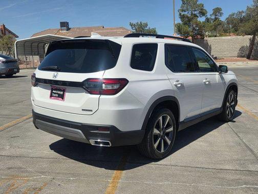 Platinum White Pea 2025 Honda Pilot Touring 8-Passenger
