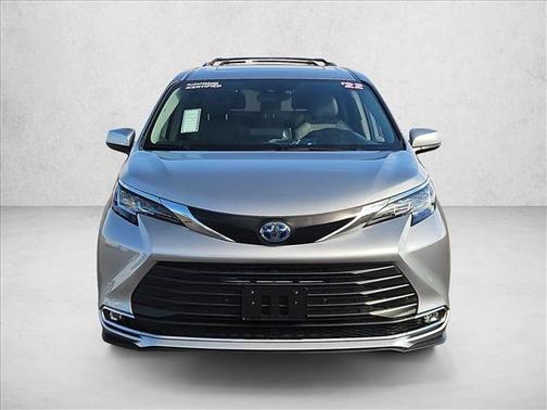 Celestial Silver Metallic 2022 Toyota Sienna XLE