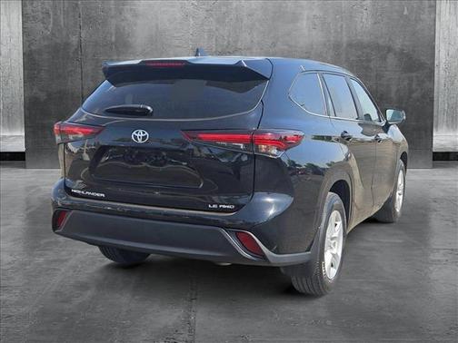 2024 Toyota Highlander LE