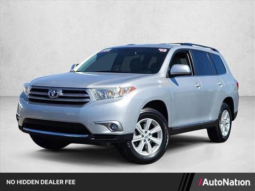Classic Silver Met 2013 Toyota Highlander SE