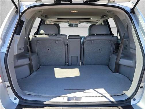 Classic Silver Met 2013 Toyota Highlander SE