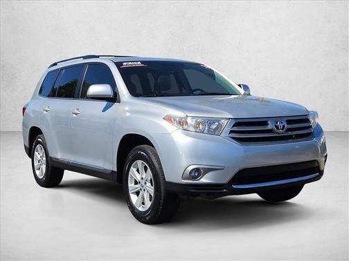 Classic Silver Met 2013 Toyota Highlander SE