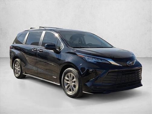 2021 Toyota Sienna LE