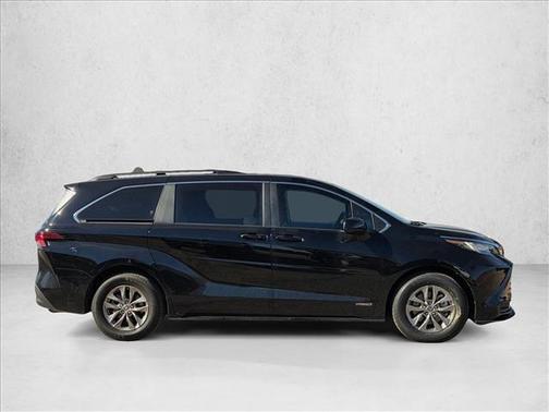 2021 Toyota Sienna LE