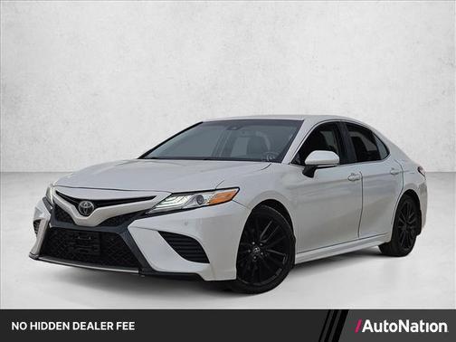 White 2018 Toyota Camry XSE