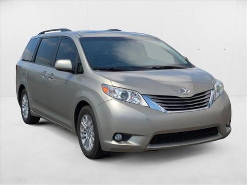 2017 Toyota Sienna XLE