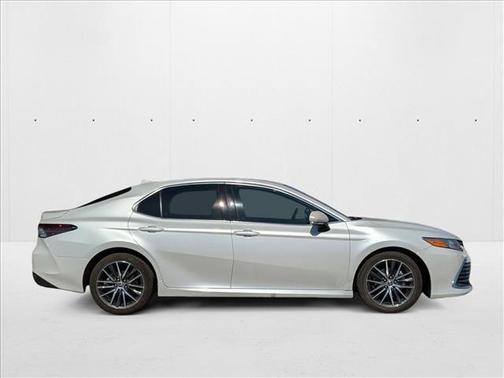 2023 Toyota Camry Hybrid XLE