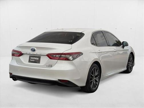 2023 Toyota Camry Hybrid XLE
