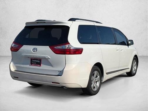 2017 Toyota Sienna LE