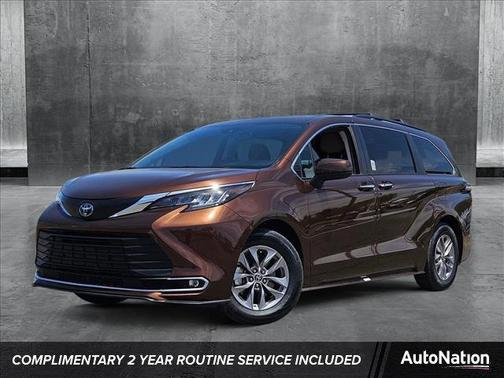 2022 Toyota Sienna XLE 7 Passenger