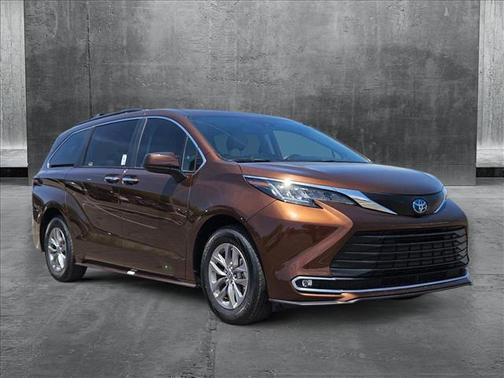 2022 Toyota Sienna XLE 7 Passenger