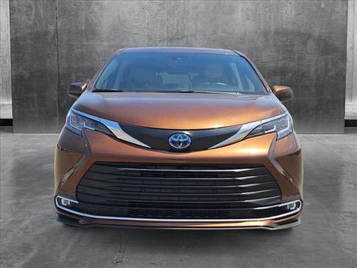2022 Toyota Sienna XLE 7 Passenger