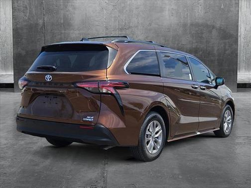 2022 Toyota Sienna XLE 7 Passenger