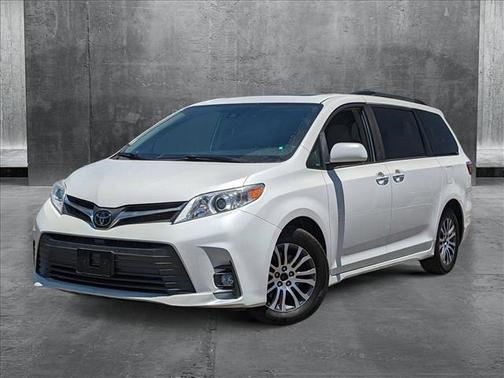 2019 Toyota Sienna XLE