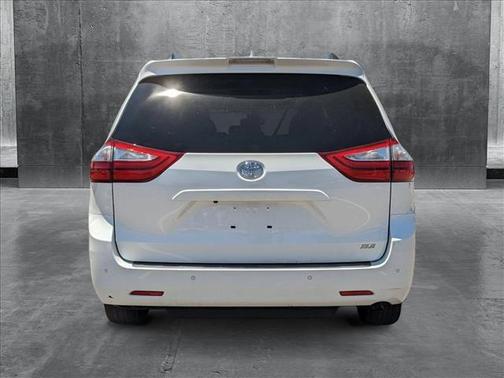 2019 Toyota Sienna XLE