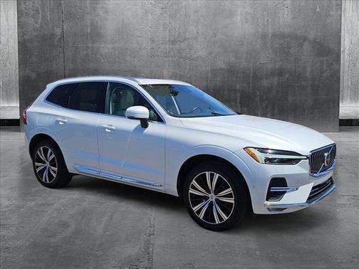 2023 Volvo XC60 B5 Plus Bright Theme