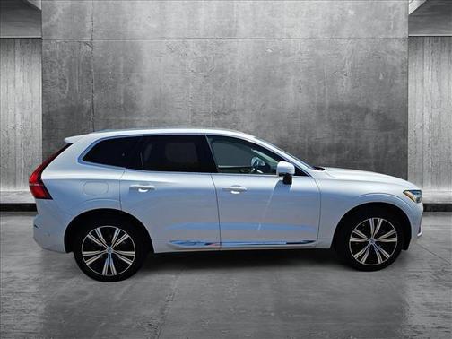 2023 Volvo XC60 B5 Plus Bright Theme