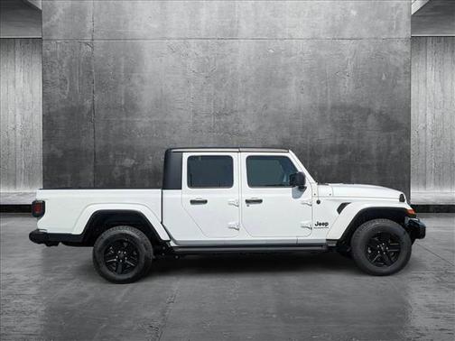 2022 Jeep Gladiator Sport S