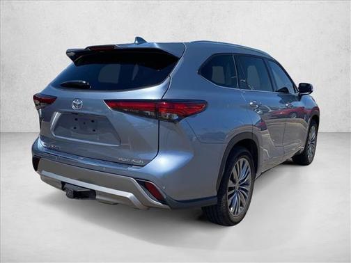 Moon Dust 2021 Toyota Highlander Platinum