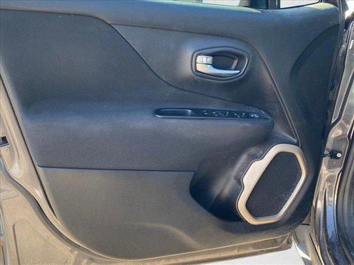 Granite Crystal Metallic Clearcoat 2017 Jeep Renegade Sport