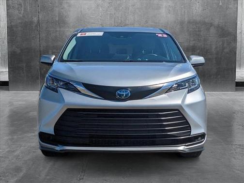 2023 Toyota Sienna LE