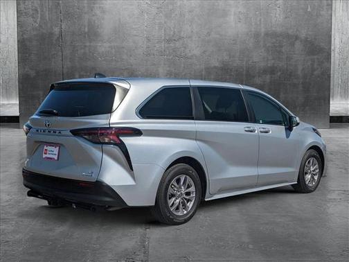 2023 Toyota Sienna LE