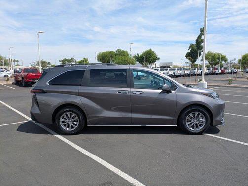 2024 Toyota Sienna XLE