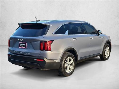 Everlasting Silver 2022 Kia Sorento LX