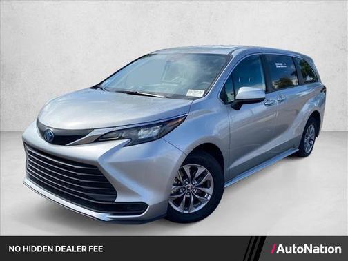 Celestial Silver Metallic 2025 Toyota Sienna LE