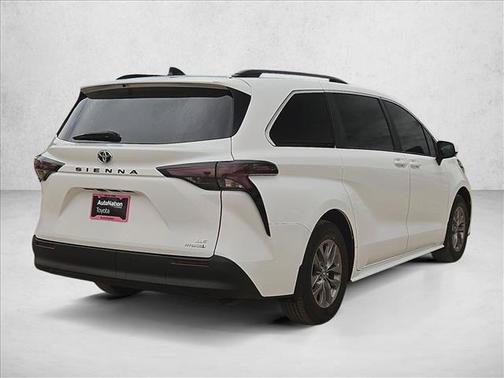 Ice Cap 2024 Toyota Sienna LE